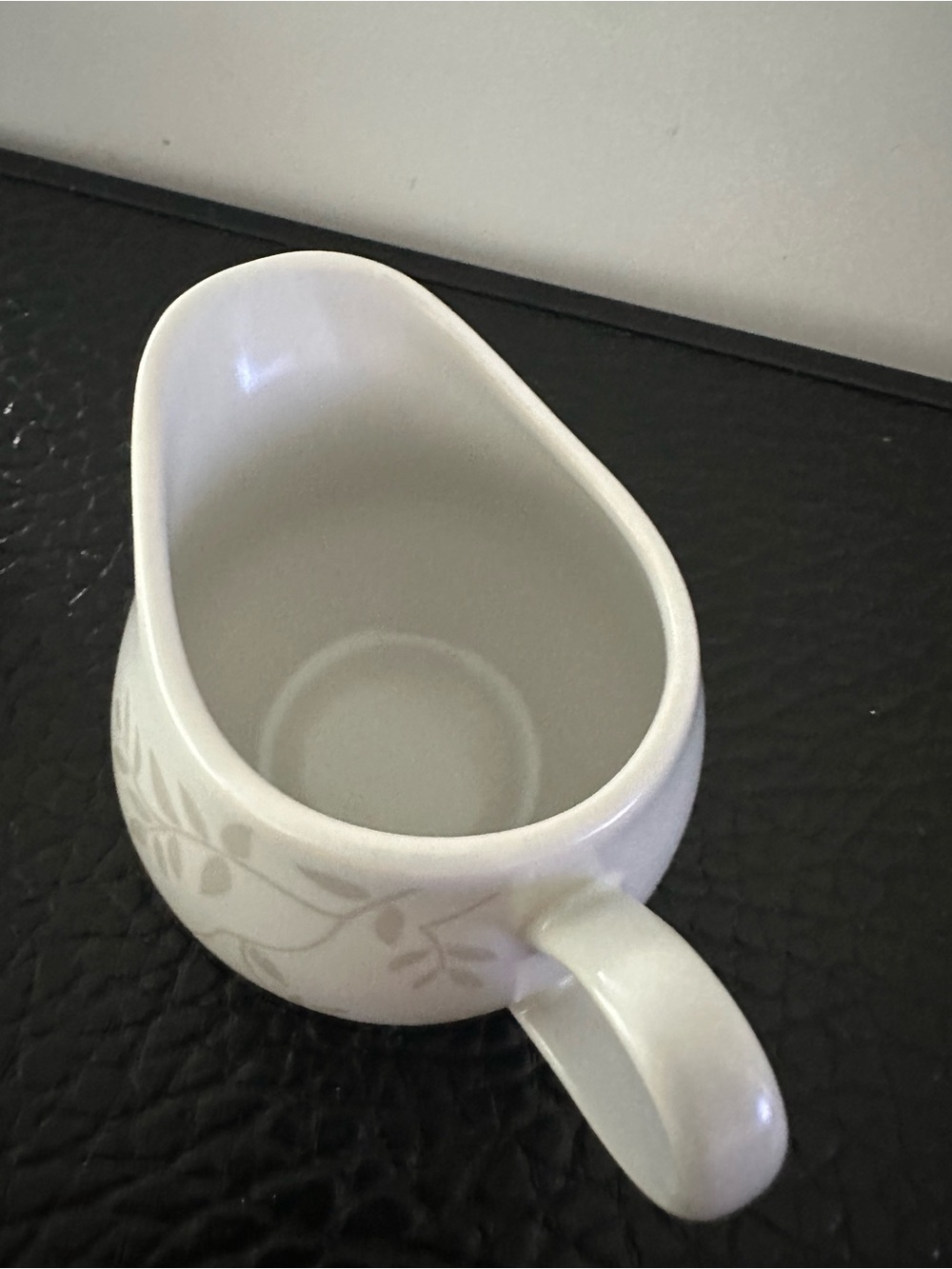 Elite Leaf-Pattern Creamer and Sugar Set Pre-Owned - Picture 5 of 15